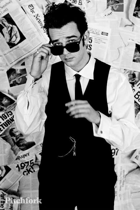 Matty Healy / The 1975 黑白照片